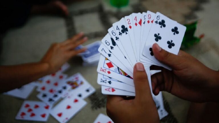 भक्तपुरका ३ जुवा खालमा छापा: नगदमा आधारित कालो कारोबारको परिणाम र समाधान