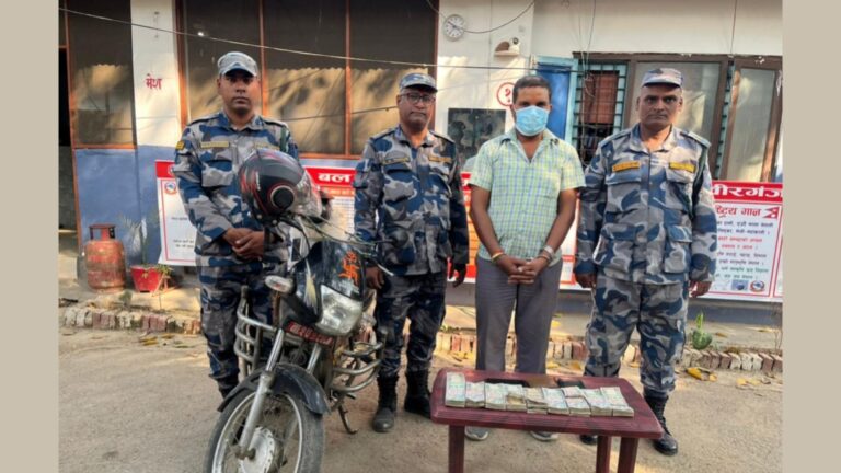 स्रोत नखुलेको रकमसहित व्यक्ति पक्राउ, नगद अर्थतन्त्रकै उपज