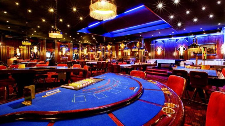 भैरहवाको क्यासिनोमा जुवा खेल्दै पक्राउ : नगद अर्थतन्त्रकै परिणाम, समाधान नोट खारेजीमा