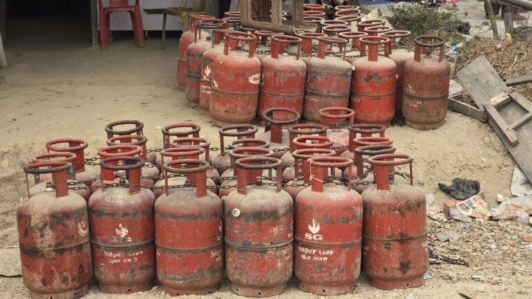 सिरहाका होटल तथा रेस्टुरेन्टमा ग्यास अभाव : डिजिटल भुक्तानी र POS प्रणालीको आवश्यकता