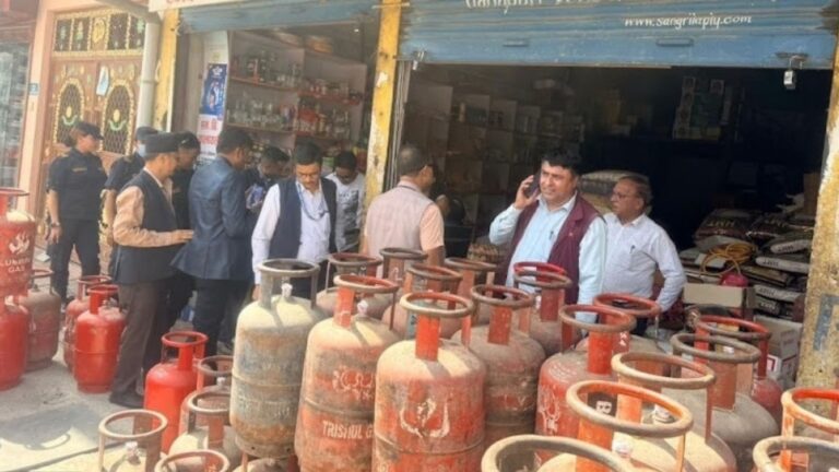 POS प्रणालीको अभावले ग्यास कालोबजारी मौलाउँदै, रुपन्देहीमा सयौं सिलिन्डर लुकाइएको घटना सार्वजनिक
