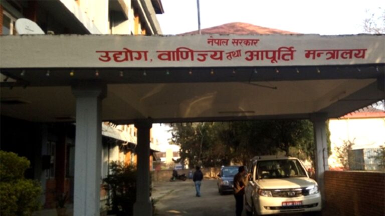 उद्योग मन्त्रालय र मातहत कार्यालयमा बिचौलियालाई प्रवेश निषेध: नगद अर्थतन्त्र र मध्यस्थको भूमिका