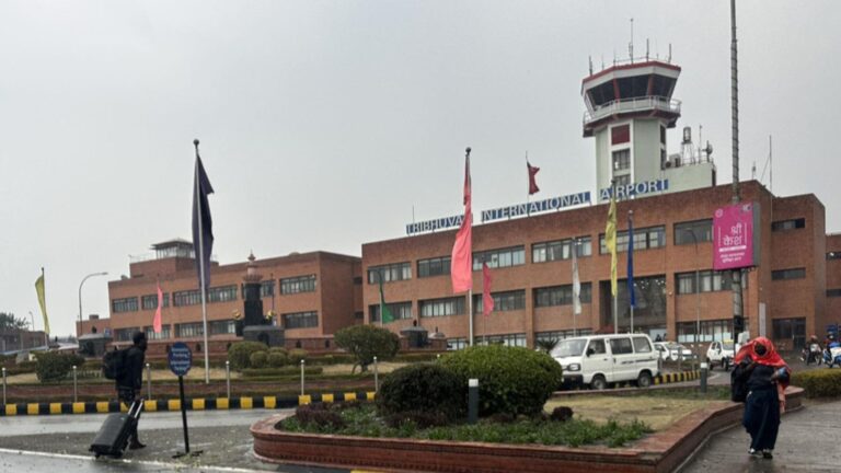 विमानस्थलमा ठगी र हैरानी: नगद अर्थतन्त्रले बढाएको विकृति