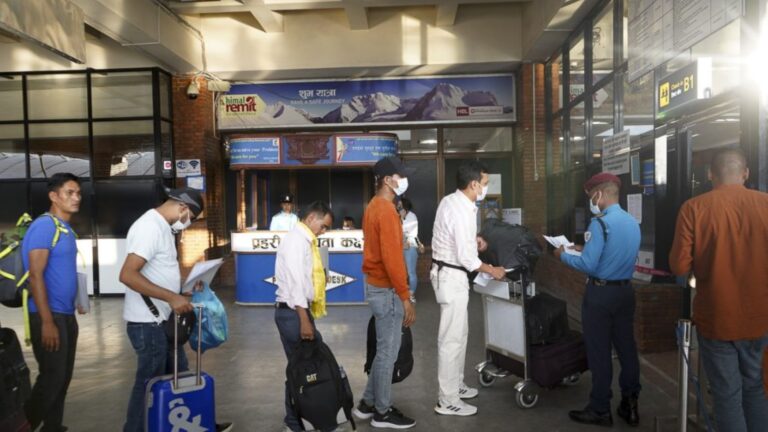 रोजगारीको अभाव, न्यून पारिश्रमिक र नगद अर्थतन्त्रले वैदेशिक रोजगारीको चक्र झन् बलियो