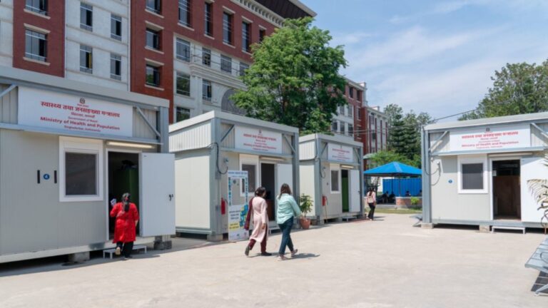 गरिबका लागि निःशुल्क स्वास्थ्य सेवा सुरु, नगद प्रणालीले पारदर्शितामा प्रश्न