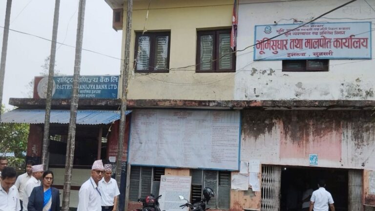 मालपोत कार्यालयमा बिचौलियाको सक्रियता र अनियमितता: नगद प्रणाली र पारदर्शिताको अभावले बढाएको समस्या