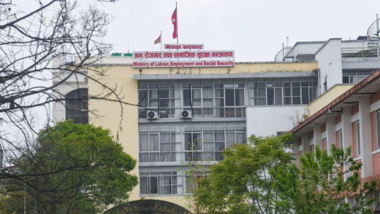 फ्रि भिसा–फ्रि टिकटमा कडाइ: नगद प्रणालीकै कारण श्रमिक ठगी जारी